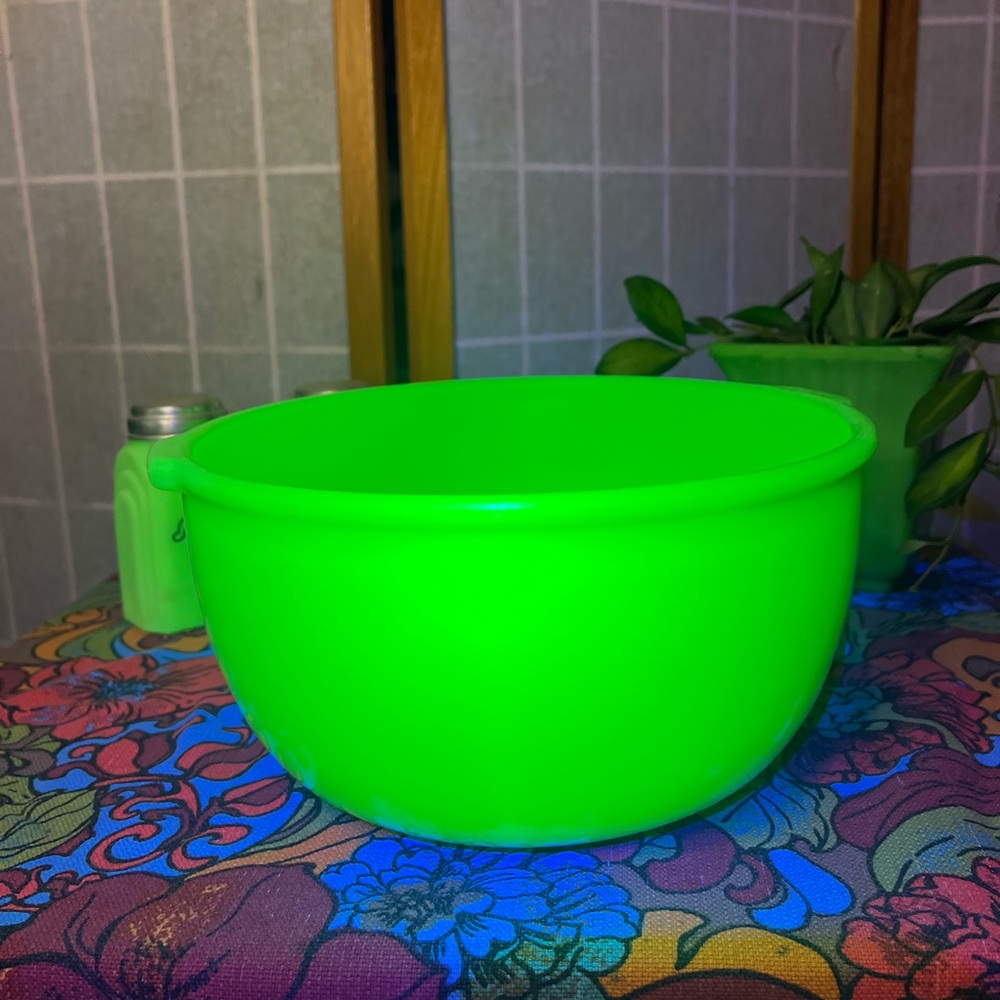 Vintage Jadeite Uranium Glass Mixing Bowl.